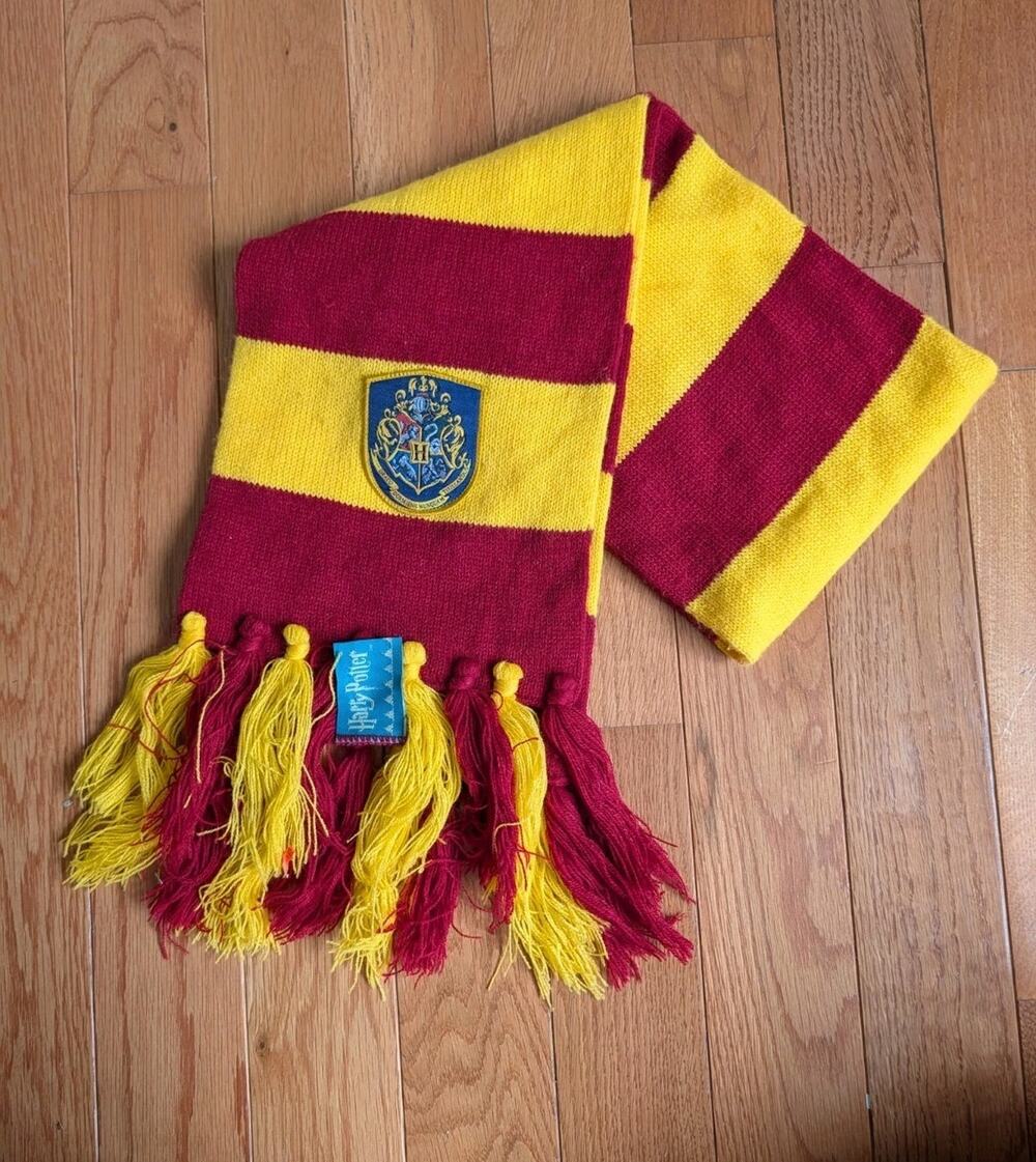 Vintage 2007 Harry Potter Hogwarts Gryffindor Scarf